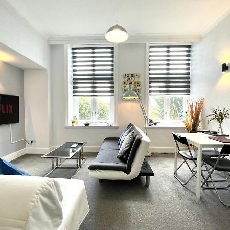 Modern Family Apartment Free Parking And Gym By Beach Μπόρνμουθ Εξωτερικό φωτογραφία