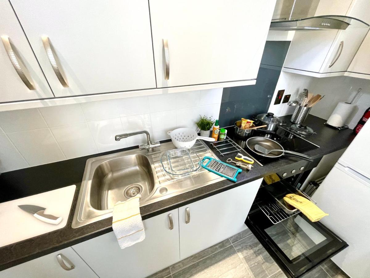 Modern Family Apartment Free Parking And Gym By Beach Μπόρνμουθ Εξωτερικό φωτογραφία